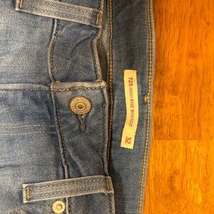 Levi's 725 Women's High Rise Bootcut jeans